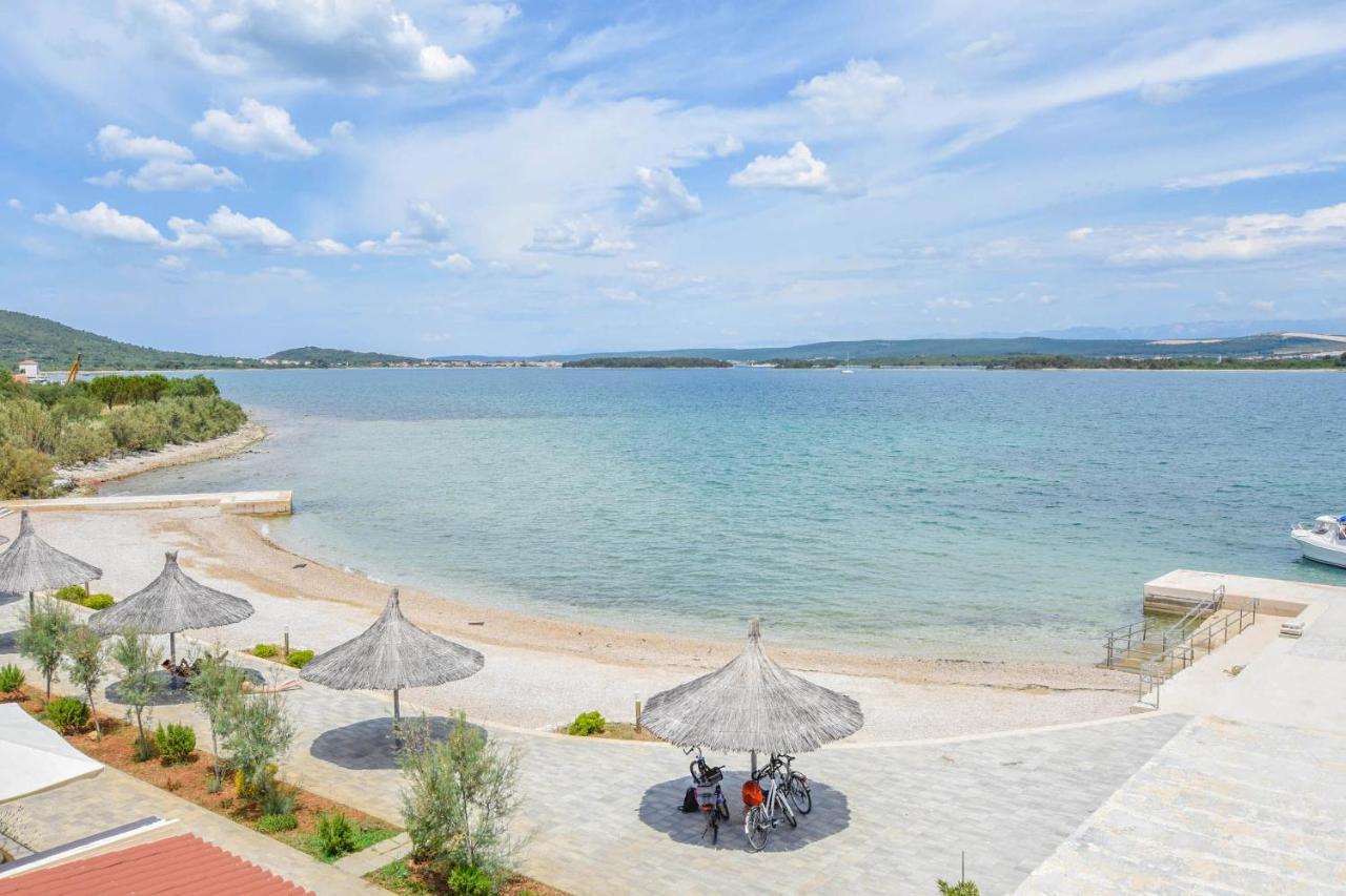 Apartment L And S On The Beach Ugrinici Kültér fotó